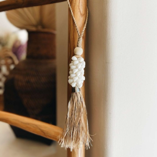 Pompon Shell Raphia