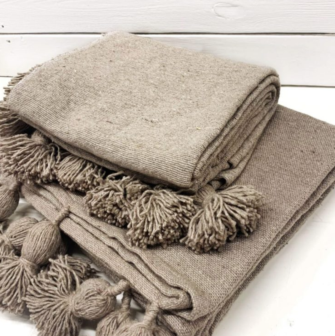 Plaid à Pompons Taupe