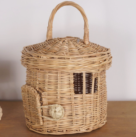 Maisonnette de rangement en rotin
