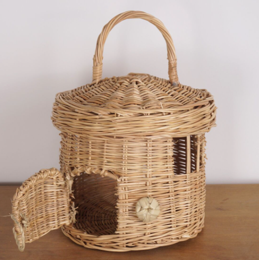 Maisonnette de rangement en rotin