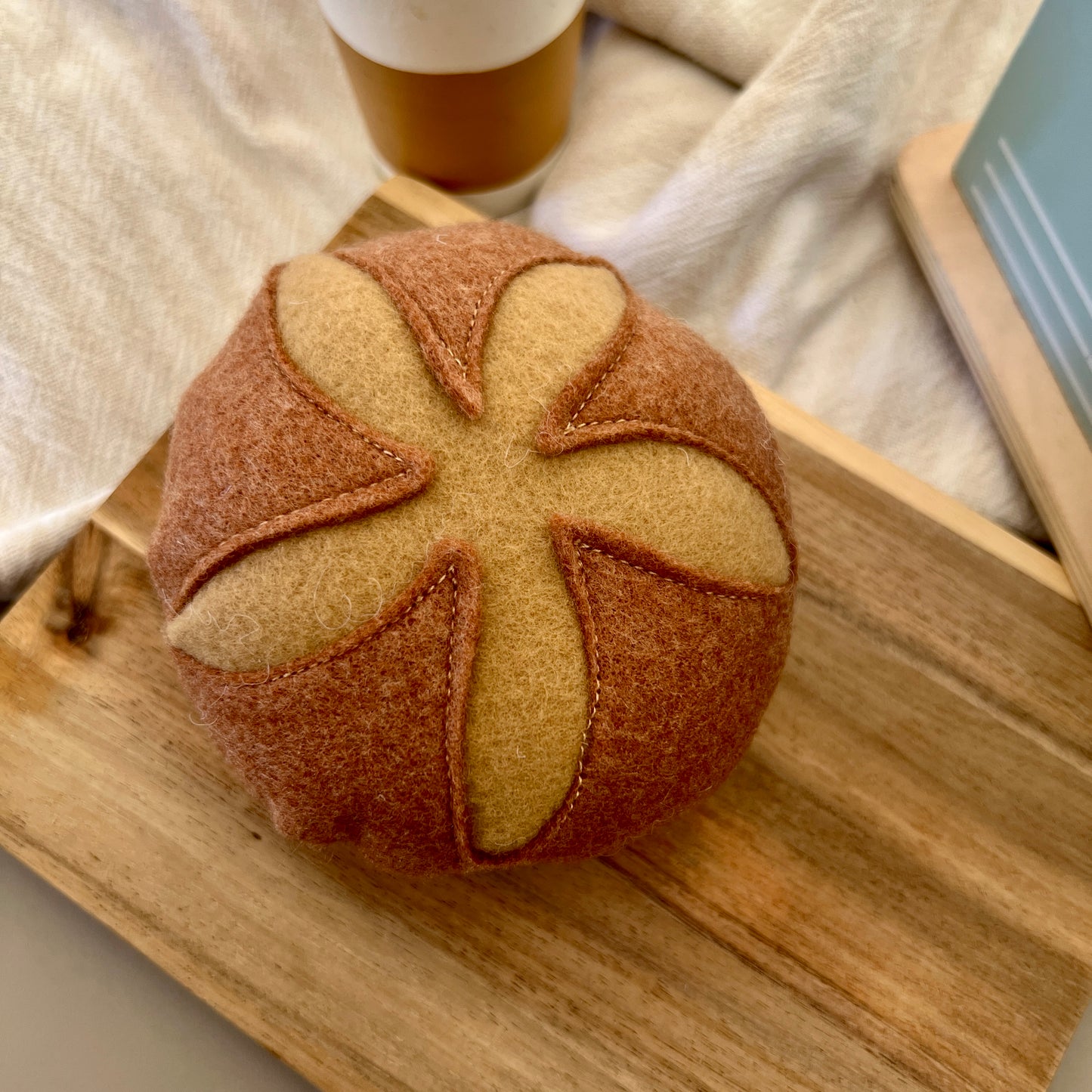 Pain boule en feutrine