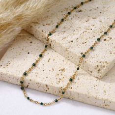 Collier chaîne et mini perles vertes