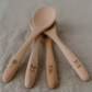 Cuillères en bois de Pâques dans un ensemble de 4